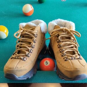 Skechers Tan Winter Boots with Faux Fur Lining